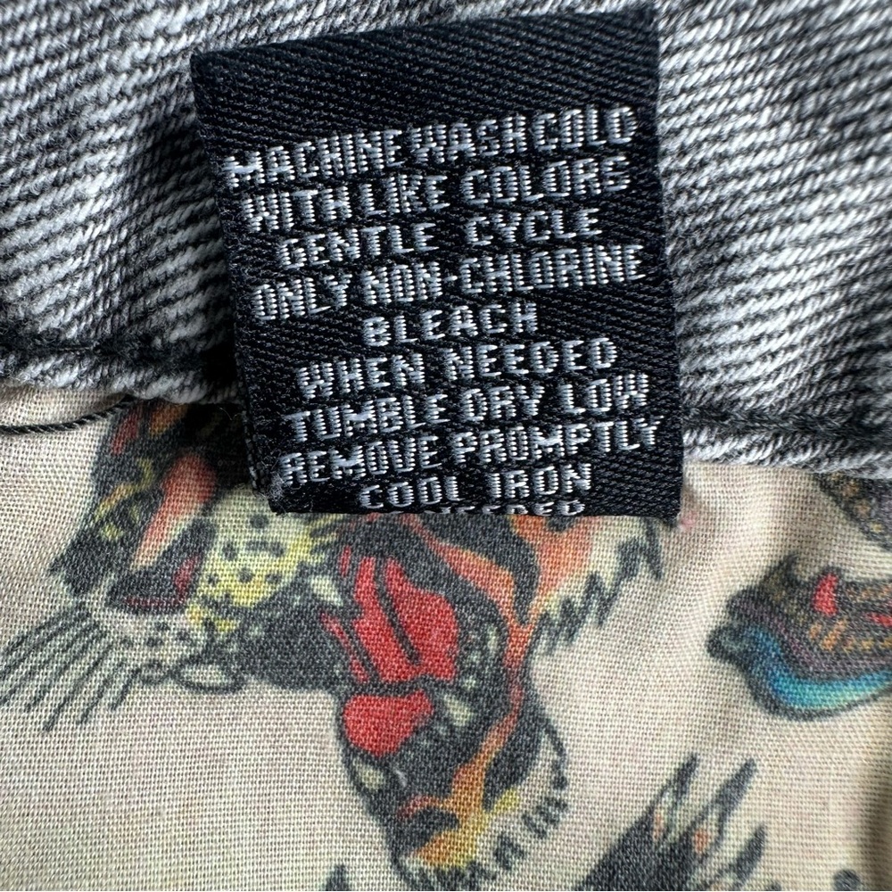 NWT Ed Hardy Cross Denim Mini Skirt. Size XS.
Color-Grey Wash - Picture 6 of 10
